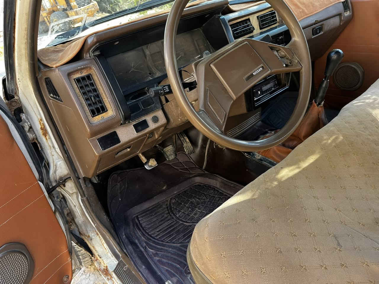 السلام عليكم نيسان موديل 87 رقم بغداد شرط التحويل 35 بيها مجال  ***********
