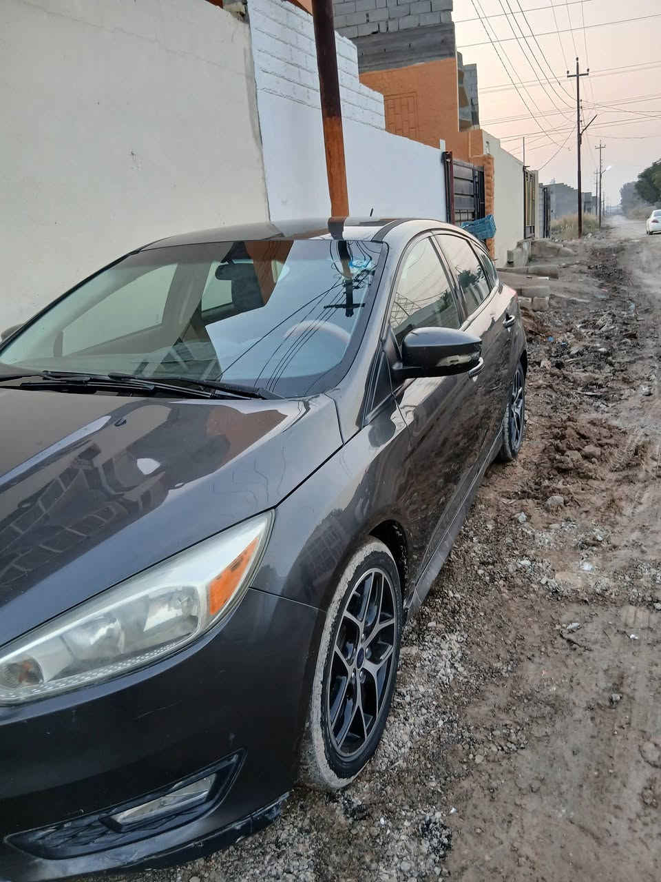 السلام عليكم سيارة فورد فوكس للبيع موديل ٢٠١٦كلين رقم بغداد جديد بسمي السعر ٨٠بي مجال المكان ديالى بعفوية. ***********
