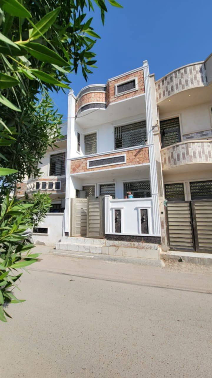 يا الله يعلن مكتب الشاهين للعقارفي بغداد الكرخ عن دار للبيع موقع جدا ممتاز
🎗️بيت 🏠 للبيع🎗️طابو زراعي سند 25
📍الموقع ///بغداد الكرخ  منطقة الدوانم قرب الاعلام والشباب والسيديه 

📌المساحة /// 100 متر 

البناء حديث البناء طابقين 

مطبخ وصاله  و2غرف نوم
     
    عرض الشارع 14متر 
 
الياخذه استثمار يتئجر 400الف 

🏅🏅🏅السعر مناسب جدا 85مليون مع مجال 🏅🏅🏅
للتواصل والاستفسار الاتصال على الارقام التالية
(***********)او(***********)
                يوجد وات ساب
يتوفر مشتملات 60متر بسعر 65مليون جددلك

تتوفر قطع مناسبه جدا ومشتملات أخرى مناسبه
