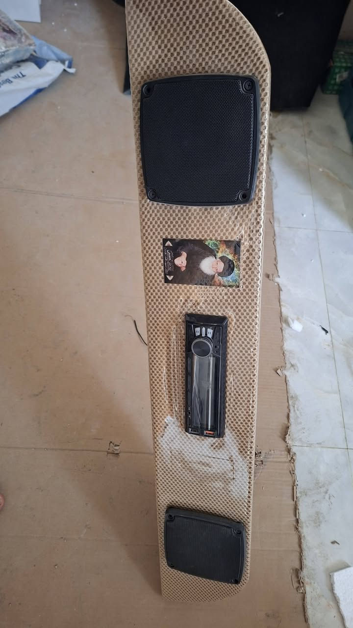 سلام عليكم مسجل للبيع بعده جديد سعره ٢٠ الف المكان حي السفير ***********
