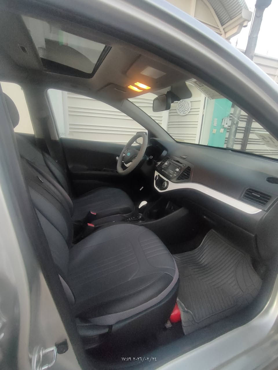 سلام عليكم كيا بيكانتو للبيع موديل 2015رقم بغداد بأسمنه فول بصمه فتحه بلقماره تحكمات حساسات بيه تعديل بارد بلجاملغ الامامي وصبغ بلجاملغ الخلفي السعر 90
للاستفسار ***********واتساب متواجد من ال4عصرا
