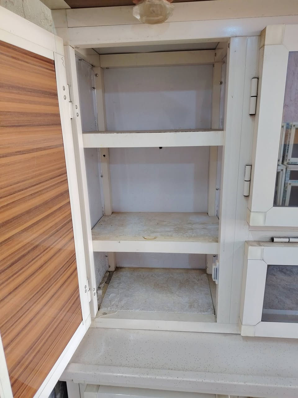 كاونتر مترين تركي سنك مرمر ملحق ارتفاع متر شغل درجى اولى مبطن دبل رفوف
مكان نجف
 استفسار واتساب ***********
