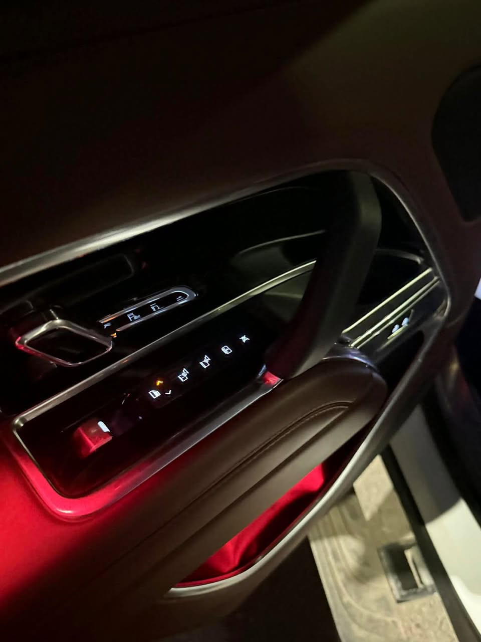 رانج فوك 2023 وضعيه وكالة لوك للاخير
السياره مع رقم بغداد مميز 
V8
مواصفاتHSE
ماشيه ١٧ الف كيلو زيرو 
مغلفه بالكامل 
مكان السياره بغداد
***********
غير متواجد بالتعليقات والماسنجر لطفاً
