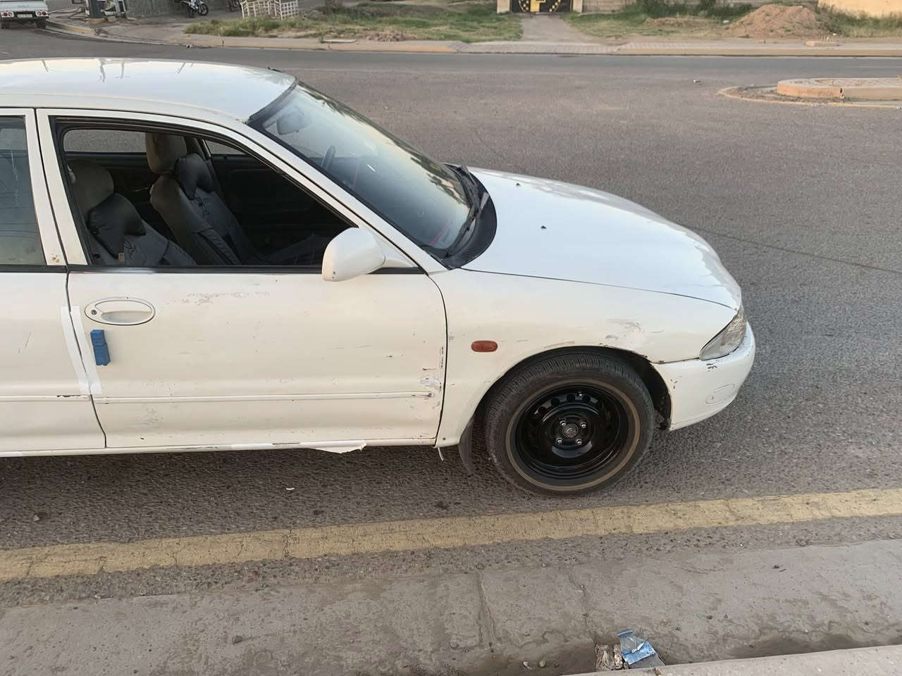 #للبيع 38$ بيها مجال 
برتون 2004 رقم بابل تحويل ثاني يوم 
سيارة بيها ملاحضات بسيطه صبغ 3 قطع بدون حادث كفالة من الضربة سنوية صارلها 8 اشهر منتهيه 
مكاني 
صلاح الدين -بلد-يثرب 
هاتفـ***********
متواجد وتساب
