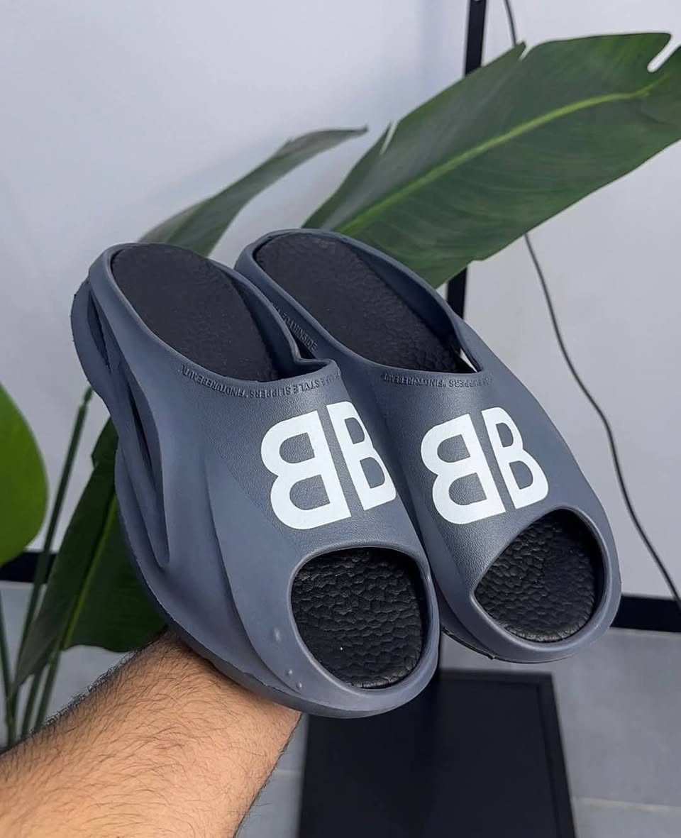 السلام عليكم
شلعه  100 زوج كل زوج داخل كارتونه كلهن ستندرات قياسات كامله
***********
