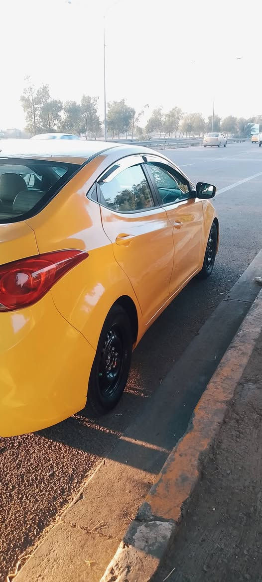 السلام عليكم هونداي موديل 2013 النترا وارد امريكي سياره ليبل واحد محرك الفين دوش صبغه جديد دوشمه داخل جديد تايرات جدد مكينه مكفوله من تنقيص كير نضيف  حادث سيارة بلحوض شويه الخلفي 
سعر 95ورقه مكان بغداد رقم بغداد نكليزي رقم الهاتف ***********
