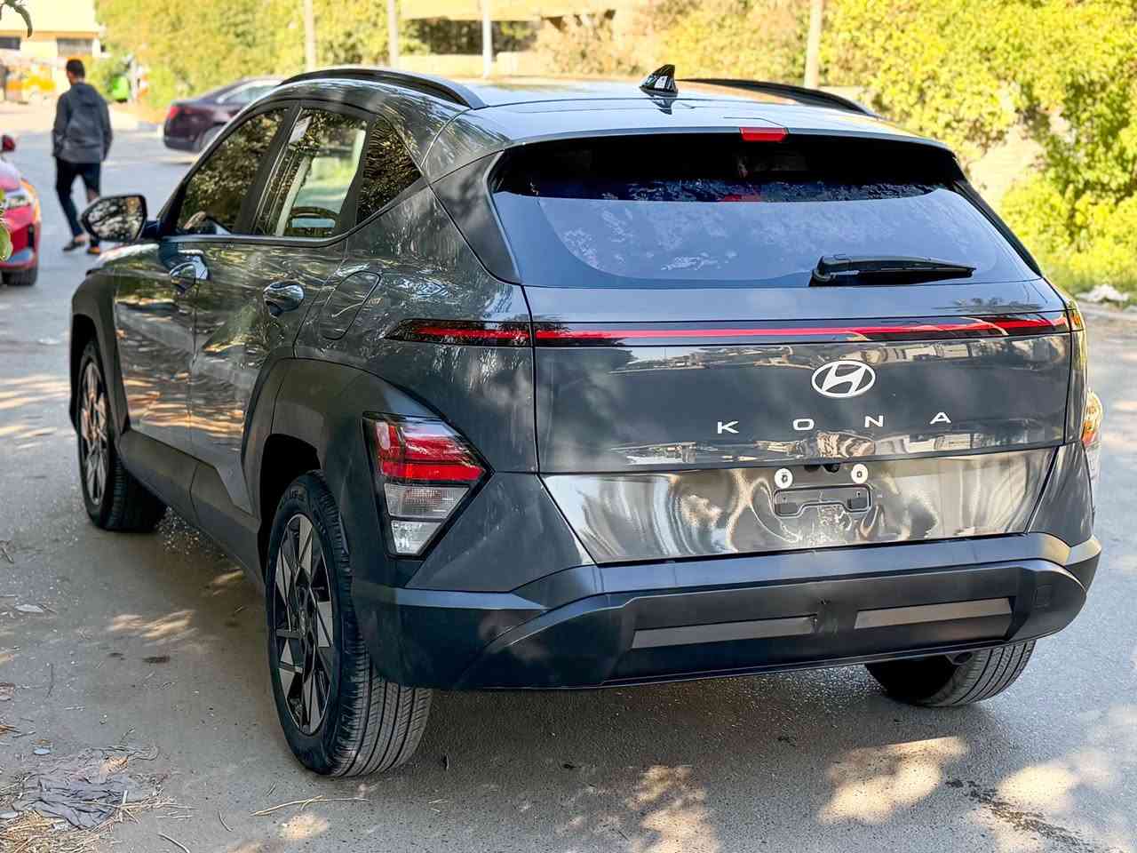 للبيع هيونـداي كـونا 2025
العداد:- 8.000Mile فقط

المواصفات:-
بصمة تشغيل
كامرة خلفية
شاشة كبيرة متصلة
كيجات الكترونية
اوتو هولد

الحادث:-
١- بنيد ( تبديل نفس اللون )،
 بدون صبغ وبدون ايرباك وبدون دواخل
 ٢- بارد قليل بالداير مال جاملغ الخلفي
٣- بارد قليل بالجنطة
صور الحادث مرفقة

السعر ١٧٧ ورقة بدون رقم
منفيست بأسمي
موقع السيارة بغداد الاعظمية 
التواصل ***********
