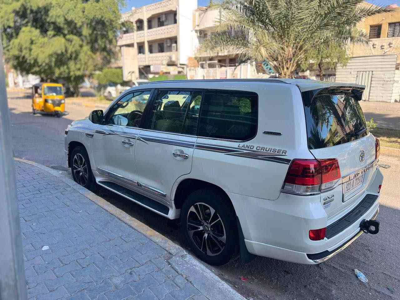 السلام عليكم لاندكروز 2011 محدثه 
2020 داخل خارج محدثه 
شاشه 
كامره 
تحكم استيرن 
بصمه 
كشنات جلد 
محرك 6 سلندر 
ويل 20 كروم 
اشاير مري لكزز
رقم بغداد دولي 
السياره جاهزه بدون اي نواقص 
علما السياره مصبوغه عام بدون دواخل اثر حادث خلفي شواصي تكم كفاله 
السعر 248 
للاستفسار *********** 
بغدادالكرخ العطيفيه قرب مقهى البيروتي بغداد, العراق
