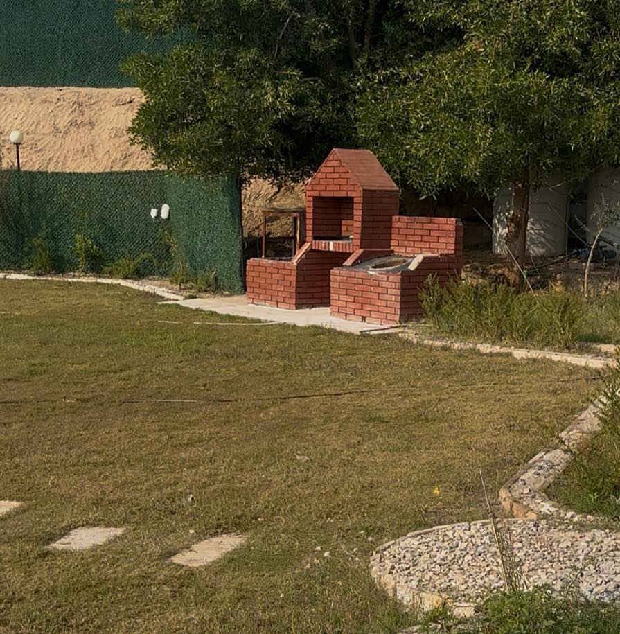 السلام عليكم للبيع مزرعة او شالي عل شط مساحة 3000 م تحتوي على بيت بناء حديث وغرفة زجاجية الموقع المدأن تفاصيل اكثر /***********
