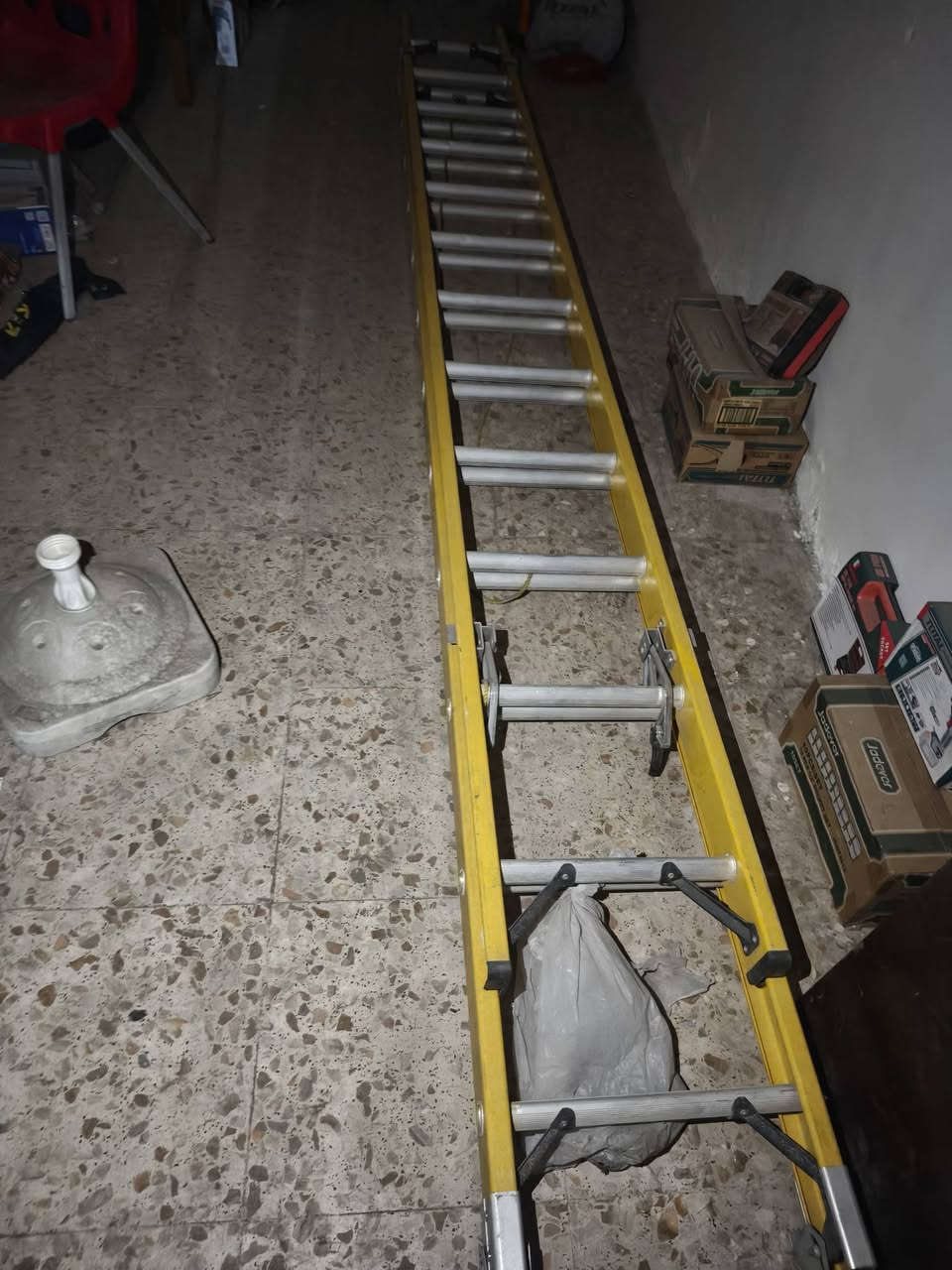 درج المنيوم اصلي ثقيل من ماركه جيدافر سلايت حبل 6، 40م طوله يفتح تقريبا 7 متر متوفر قطعه وحده فقط 
السعر 190 الف
العنوان بغداد الشعب 
لي حاب يتصل رقم+ واتساب ‏‪***********‬‏
