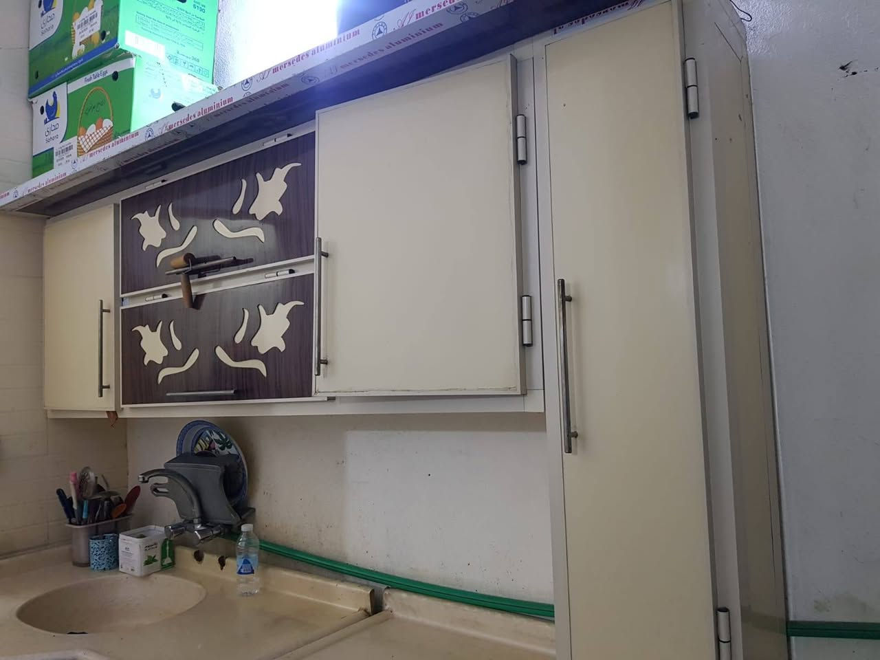 السلام عليكم
كاونتر المنيوم تسگام ٣قطع السنگ زاويه مرمر وقطعه باب وجرارات مرمر  وملحق نظيف 

***********
