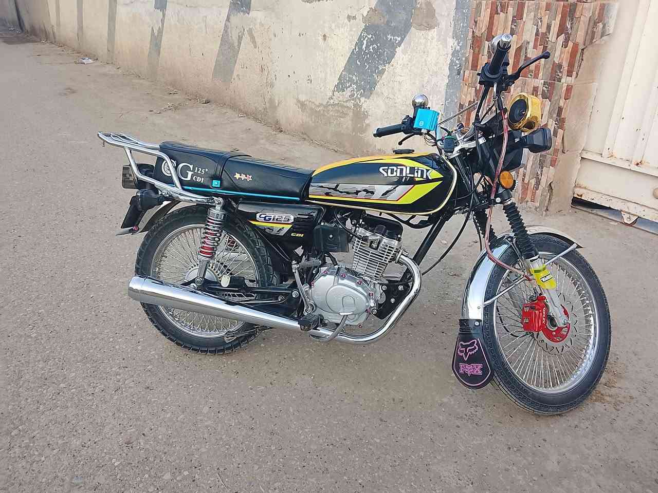 سلام عليكم (للبيع.أو.للمراوس) دراجه تايكر الاصلي موديل 2025 بعدها بحيلها شرط النضافه مال جناي ما بيها اي نقص مرتبه الدراجه سعرها 750 وبيها مجال بسيط رقمي *********** يتوفر واتساب او اتصال وتدللون 🫡
