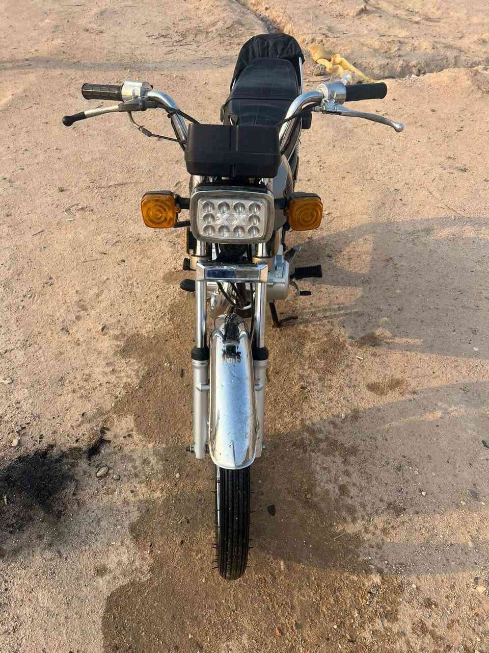 سلام عليكم دراجه للبيع أوراق شلامجه موديل 2014 مكفوله من كلشي سعرها 800قفل مكاني بصره خور الزبير الهاتف ***********
