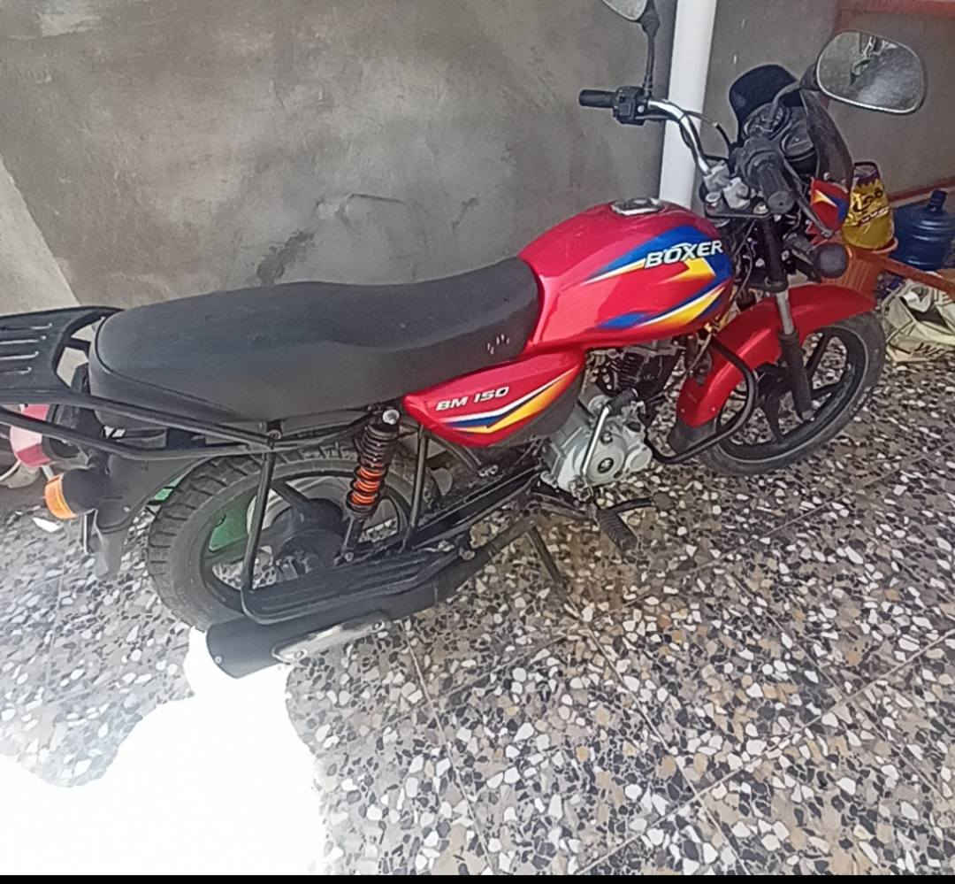 دراجة بوكسر للبيع مكفولة وأستخدم شخصي ماشيه 15 الف حقيقي موديل 20 الدراجة باسمي العنوان قضاء الفاو للأتصال ***********
