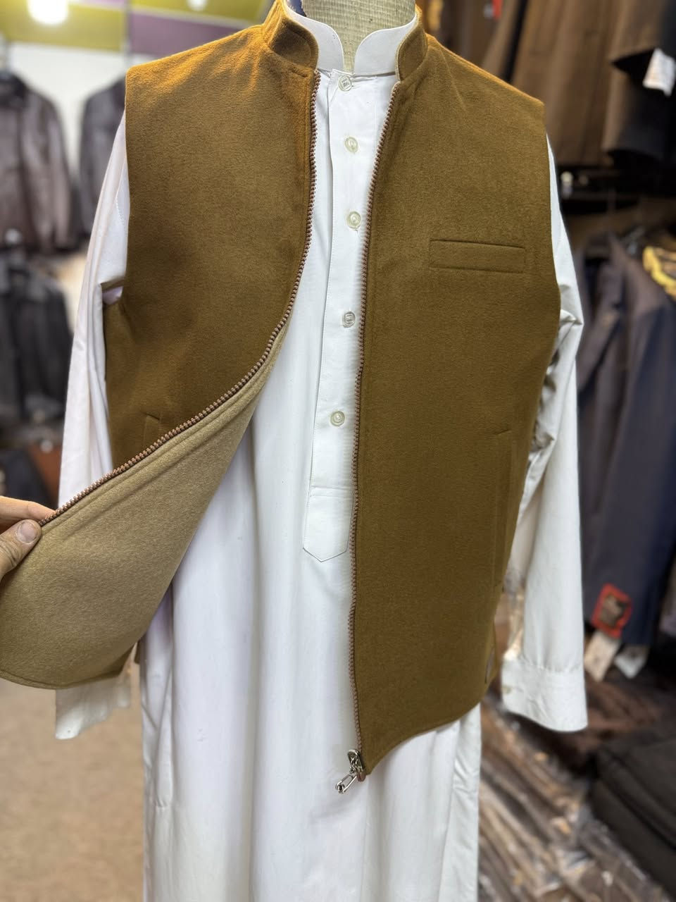 ازياء الاكابرلالبسه الرجاليه 🇹🇷 
⬇️
جديد 💣 
⬇️
يلك جوخ وجهين  
⬇️
قياسات  كامله 
⬇️
سعر فقط28 الف   
⬇️
العنوان سامراء الضباط الاولى مقابل الجبريه الاولى قرب مول الصيني سابقا مقابل نعوم للحاسبات متوفر توصيل لجميع محافظات 
هـ *********** 
⬇️
صفحه الانستا 
https://www.instagram.com/azz_ekibar?igsh=MXg1NnB2NDVibmp5OA%3D%3D&utm_source=qr
