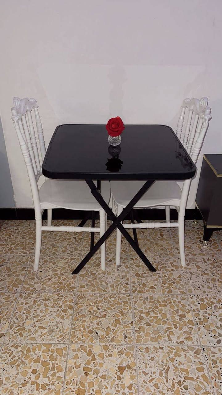 طباخ جديد بمعنى الكلمه سعره ١٣٠
ميز تلفزيون جديد سعره ٦٠
ميز طعام جام وكراسي ملكي ٢ سعره ٦٠
بغداد الغزاليه شارع البداله
***********
