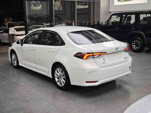 • تويوتا كرولا
• الموديل: 2025
• المسافة المقطوعة (العداد): 0 كم
• المحرك: 1.8 لتر هايبرد
• عدد الأسطوانات: 4 سلندر
• شركة: #KUWAITCARS 
• أرقام الاتصال:
• ***********
• ***********
