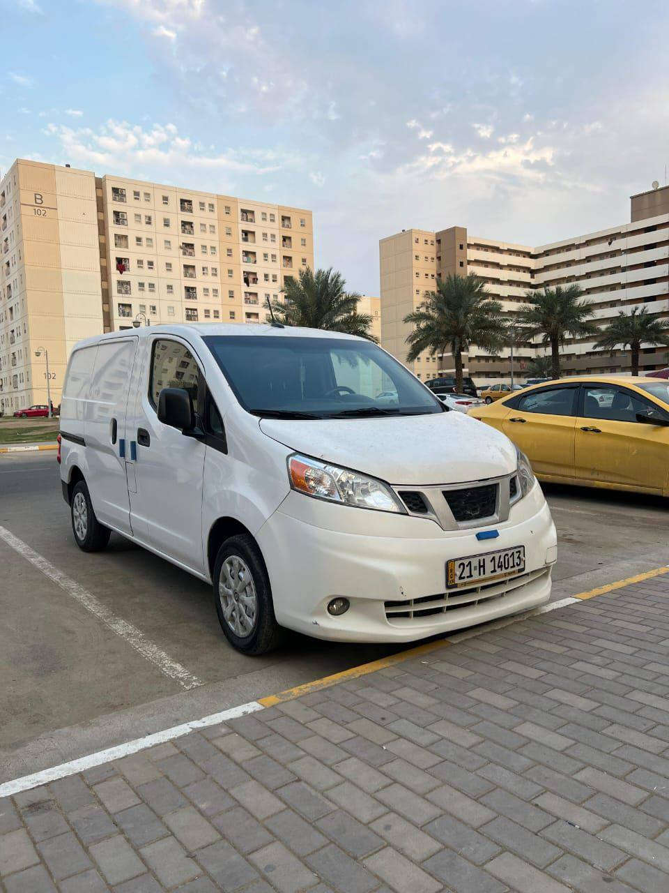 السلام عليكم
نيسان ڤان NV200 موديل 2020 للبيع 
 كَير اوتوماتيك مكينة 2000 تبريد ثلج ماشية 35 الف ميل 
مواصفاتها شاشة كاميرا خلفية جام اوتو 
إقتصادية جداً
حادثها الكَصة مال البنيد بارد كلش خفيف وچاملغ جهة السائق بارد كلش خفيف والسيارة بدون قطرة صبغ 
تايرات حدادية كلهن جدّد 
السيارة على أيدي واي نقص ما بيها شغّل واطلع وترايها وين ما تريد  
السيارة بإسمي رقم سليمانية الإنكَليزي الجديد سنوية جديدة تحويل ثاني يوم وكالة ما اسوي والسيارة ما عليها أي غرامة صفر غرامات 
السعر 140 ورقة وبيها مجال للشراي الجاد فقط لأن السيارة جديدة وكل نقص ما بيها 
العنوان بغداد بسماية
للإستفسار *********** ومتواجد على الخاص 
وتشلعون عيوني وآني آسف على الإطالة
