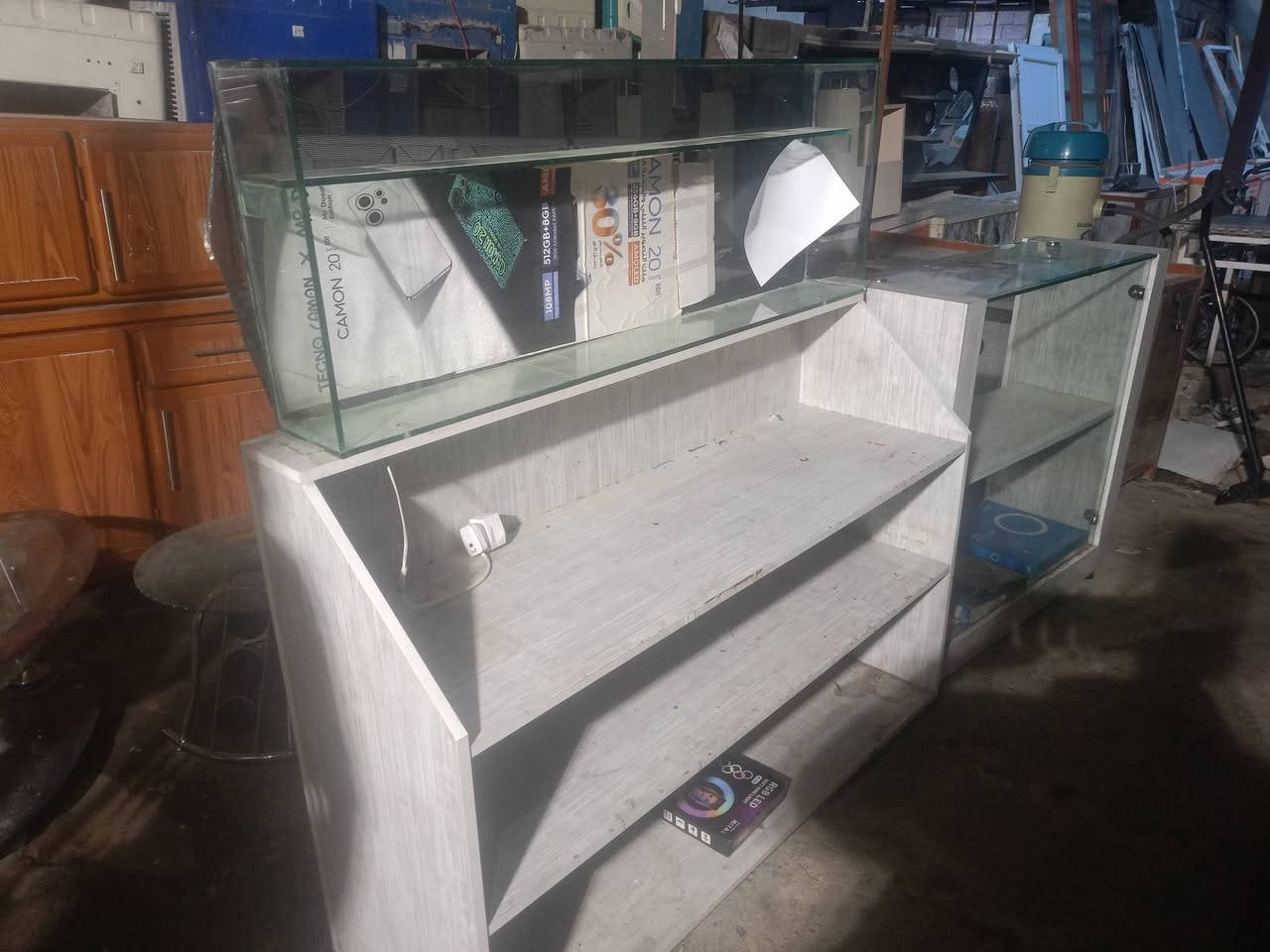 ميوزة محل موبايلات 4وسط1كبير ميز صيانه مع جام فوقو
الموقع حي الزهراء
الاستفسار *********** ***********
