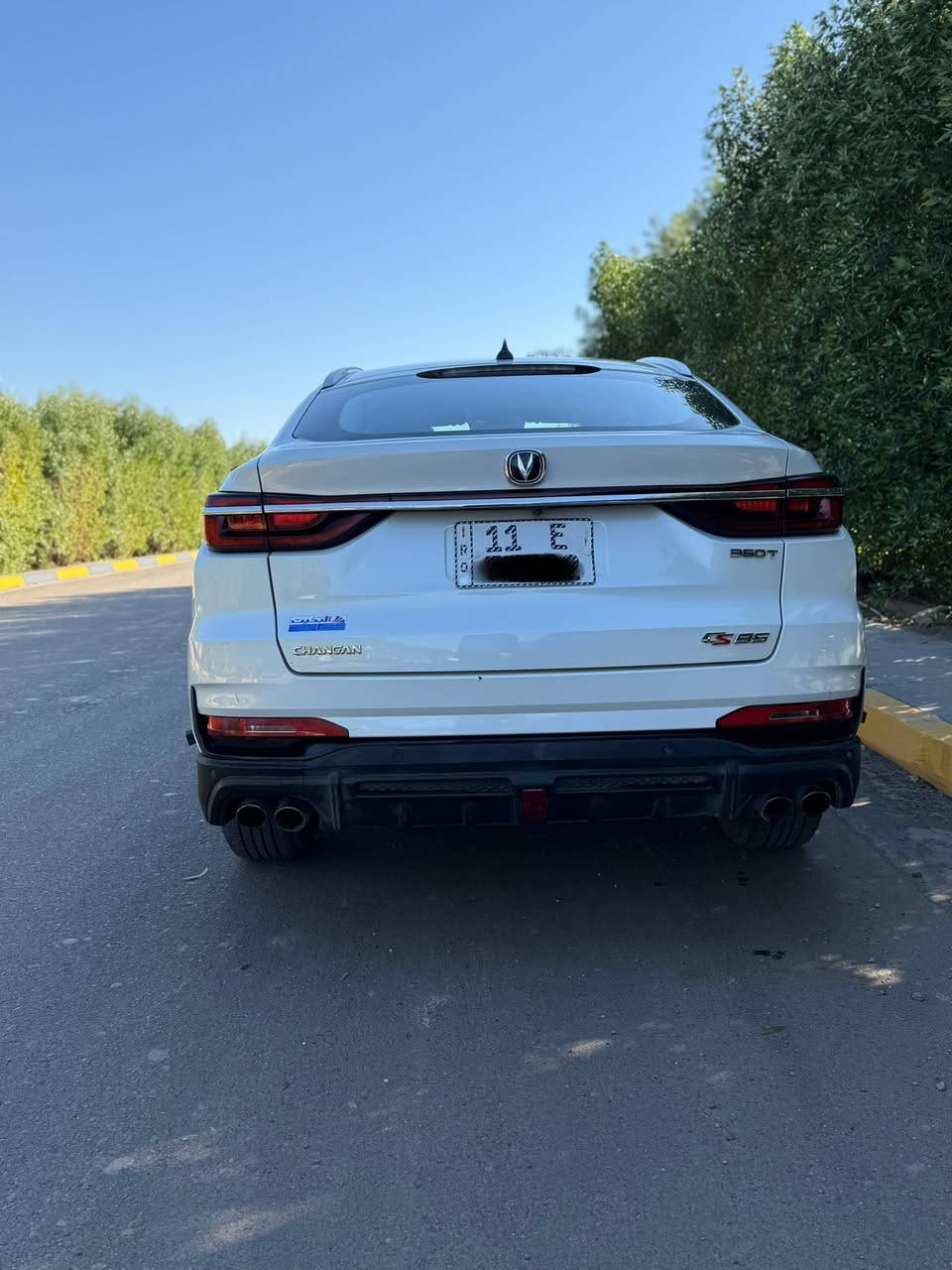 السلام عليكم
� للبيع شانجان CS85 موديل 2022 فول مواصفات
حره بأسمي تحويل مباشر
ماشية فقط 65 ألف كيلومتر
🔹 رقم السيارة: بغداد / انكليزي الجديد
🔹 السعر المطلوب: 175$
🔹 الفئة: فول أوبشن تشمل كل مواصفات 

💥 مواصفات السيارة (فول أوبشن):

 • شاشة لمس كبيرة + كاميرا 360 درجة
 • رادار أمامي + تنبيه مغادرة المسار
 • فتحة سقف بانوراما
 • تشغيل بصمة + تشغيل عن بعد
 • تبريد وتسخين مقاعد
 • نظام صوتي قوي
 • إضاءة LED أمامية وخلفية
 • حساسات أمامية وخلفية
 • كراسي جلد كهربائية
 • گير توبترونيك + نظام قيادة متعدد الأنماط
 • مكيف ثنائي المناطق
 • ويل 19 الأصلي
 • محرك 2.0 Turbo بقوة 233 حصان
للاتصال ***********
للعلم بيها بارد قليل جدا ونهائيا ممبين اباب السائق من الاسفل  
و طعجه صغيره بالجاملغ الخلفي
