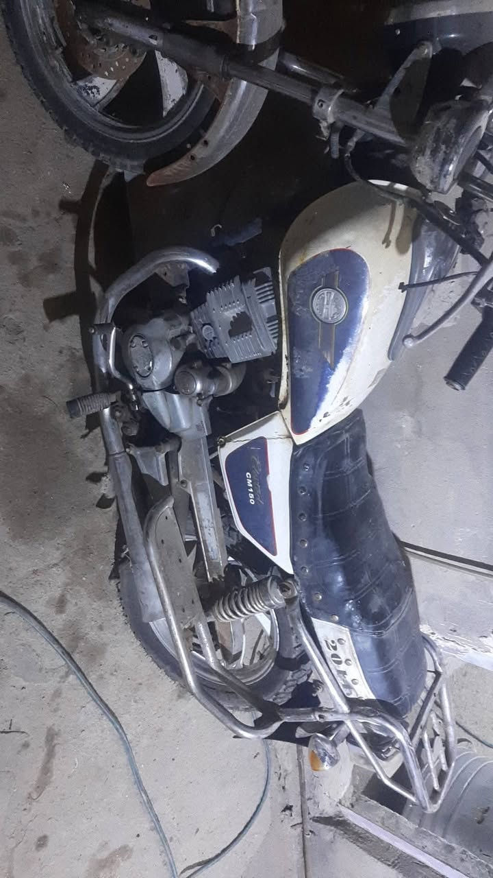 تايموتة للبيع موديل 15اوراق كاملة كلها شغالة بس الدبلات الكدام كاظات
سعرها ٣٠٠وبيها مجال شراي تعال خاص مكاني شطرة او اتصل ***********
