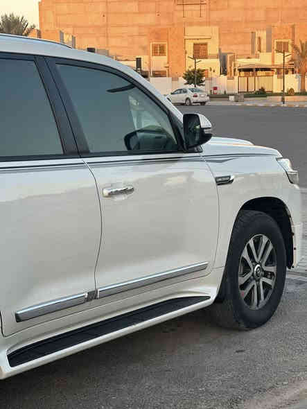 سلام عليكم
لاندكروزر 2017
GXR
ساز
V6
كلين تايتل
بيها كارت تكحيل فقط 
ماشية 104Km
2 ايرباك
سيارة بأسمي تحويل او وكالة نفس اليوم 
***********
غير متواجد على النت
