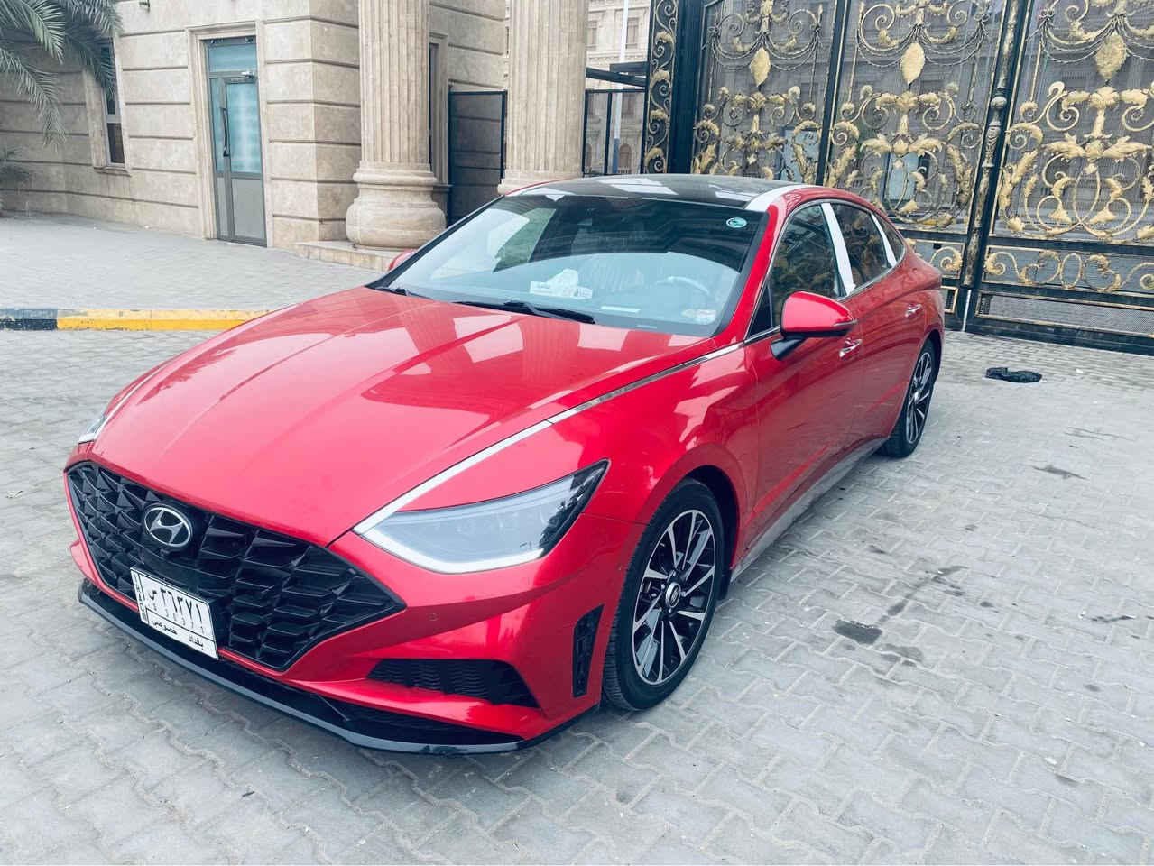 الفئة الوحيدة اللي تجي بيها 
١- داتا شو بالزجاج الامامي 
٢- كاميرات محيطية ( 4 كاميرات )
٣- تحريك بالبصمة للامام و الخلف 
٤- الكشنات الامامية تبريد + تدفئة
٥- الكشنات الامامية اثنينهم كهرباء 
+ كشن السائق وضعيتين خزن ميموري 
٦-  ( 6 حساسات امامية )

مواصفات السيارة الباقية ………….. 
محرك 1600 توربو … طيارة و اقتصادي جداً 
سقف بانوارما قطعتين
قطعتين تبريد … امامي + خلفي
سستم سماعات Bose متكون من 12 سماعة
مع مضخم صوت خارجي 
الزجاج الامامي و الخلفي اوتو
رادار امامي و خلفي و جانبي 
حساسات امامية و خلفية
نقاط عمياء عند تغيير المسار 
حساسات بالابواب للتنبيه عند فتح الباب و سيارة قادمة من الخلف 
شاشة كبيرة ( تختلف عن باقي الفئات ) 
تدعم الكار بلي و الاندرويد اوتو
قيادة ذاتية 
شاشة رقمية للعدادات و الكيجات متغيرة عند تغيير نظام القيادة
4 وضعيات للقيادة 
‏Normal-costum-sport-sport plus
انارة داخلية متغيرة 7 الوان بالدشبورد و الابواب 
نظام المحافظة على المسار 
كروس ( تحكم بالسرعة )
شاحن وايرلس لاسلكي 
منافذ للشحن امامية و خلفية
تبريد بيانو 
قطعتين تبريد امامي و خلفي
تبريد منفصل للراكب و السائق
دخول ذكي و انارة ترحيب 
قفل ذاتي عند الابتعاد 
فتح الصندوق الخلفي عند الاقتراب 
اشارات بالمرايا الجانبية 
تشغيل عن بعد 
انارة led امامية
بگ لايت خلفي led 
تدفئة ستيرن
نظام Auto Hold
يعني بالازدحام تضغط البريك ضغطة وحدة و تشيل رجلك تبقى السيارة لازمة بريك لحد ما تضغط عالبنزين يلة تمشي 
نظام تنبيه اذا تحرك السير وانت بقيت واكف تنبهك
الماسحات الامامية اوتو بالمطر
ويل كب بلادي حجم 18 
تخم اطارات بيرلي بلادي مال سيارة
هاند بريك بصمة كهربائي
نظام ترحيب صوتي

سيارة جديدة و كل شي على وضع الشركة كير محرك كهربائيات راديترات منظومة التبريد و غاز الشركة البلادي
تبريدها بشرط ( ثلاجة ) باقصى درجة حرارة
سنوية جديدة ، البصرة, العراق


**إذا كنت صاحب هذا الإعلان وتريد حذفه لأي سبب، رجاءا أرسل رسالة إلى الدعم الفني**