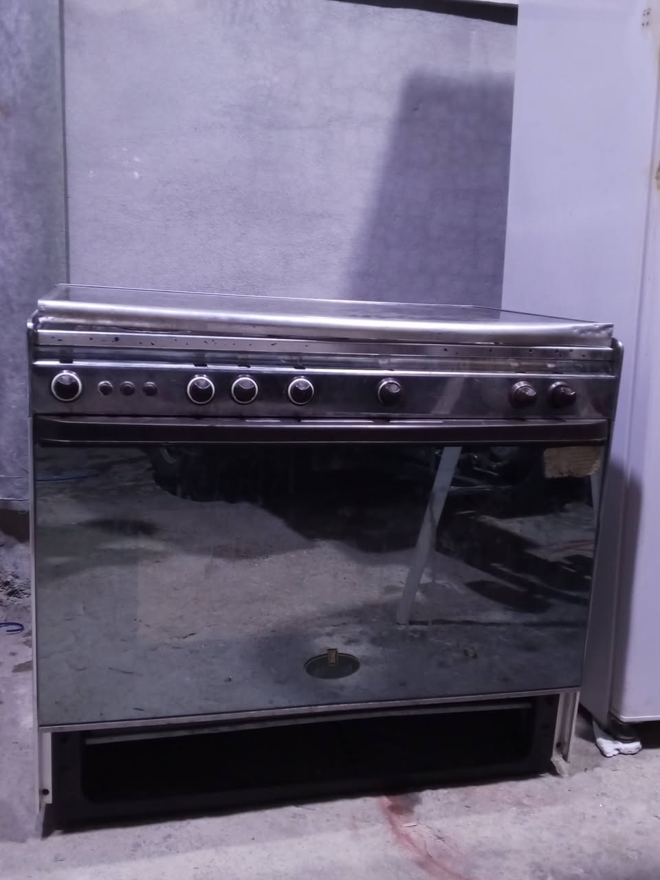 طباخ كرياسي كلش نضيف سعره 175 قفل لاحد يعامل هاذ رقم بي وتساب ***********
