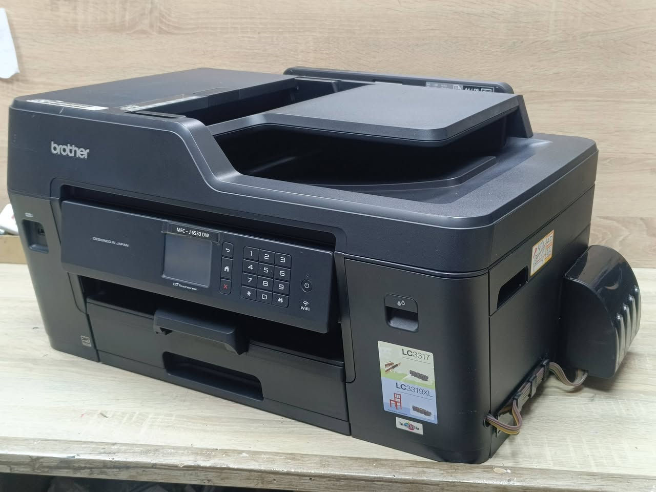 طابعة براذر موديل MFC-J6530 مستعمل بحالة ممتازة بكاترجات قابلة للحن بسعة طباعة 1200 نسخه لكل تعبئة  سعر الحبر 10 الف لكل الألوان حبر سائل سرعة الطباعة 24 ملون 27 اسود وابيض تحتوي على مجرين ورق أمامي وخلفي لطباعة ورق الصور و استيكرات مع إمكانية طباعة بوجهين دوبلكس تحتوي على فيدر لطباعة الملازم ومجموعة أوراق بأمر واحد وبحجمين A4 /A3 كما تحتوي على منفذ USB و ميموري كارت كما تحتوي على Wifi يمكن ربطها على الموبايل وتابليت ولابتوب 🚦السعر 275 الف 🚦 للطلب *********** /*********** يوجد توصيل لكل المحافظات نسبة نظافة الجهاز 95% ضمان تشغيل وفحص.
طابعة براذر موديل MFC-J6530 مستعمل بحالة ممتازة بكاترجات قابلة للحن بسعة طباعة 1200 نسخه لكل تعبئة  سعر الحبر 10 الف لكل الألوان حبر سائل سرعة الطباعة 24 ملون 27 اسود وابيض تحتوي على مجرين ورق أمامي وخلفي لطباعة ورق الصور و استيكرات مع إمكانية طباعة بوجهين دوبلكس تحتوي على فيدر لطباعة الملازم ومجموعة أوراق بأمر واحد وبحجمين A4 /A3 كما تحتوي على منفذ USB و ميموري كارت كما تحتوي على Wifi يمكن ربطها على الموبايل وتابليت ولابتوب 🚦السعر 275 الف 🚦 للطلب *********** /*********** يوجد توصيل لكل المحافظات نسبة نظافة الجهاز 95% ضمان تشغيل وفحص.
#طابعتي
#الصفوة
