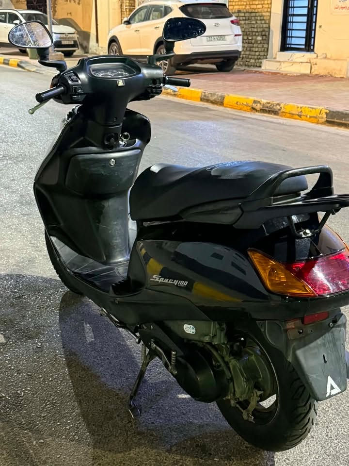 سبيسي ياباني نضيفه كامله سلف هندر اشاير عداد قفل جنطه كله شغال مبدل بوشه اصليه فقط كفرات مختمه سعر 650  بيهه مجال تواصل ***********
