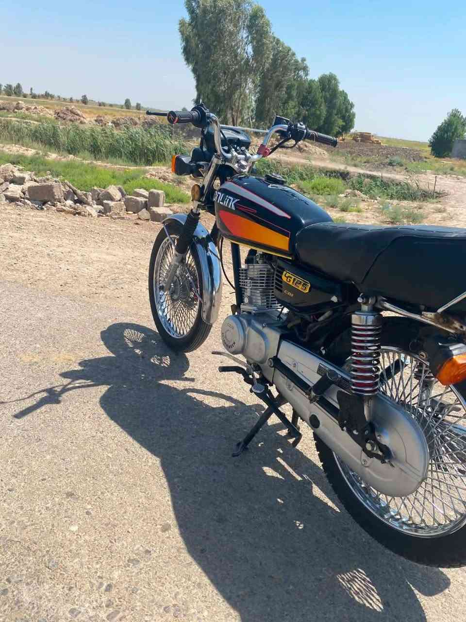 السلام عليكم دراجه للبيع الدراجه مقفوله كفاله عامه اوراق اصولي الموديل 23 المكان صويره السعر 550 وبيها مجال وشبايبي خير ويدلل ***********
