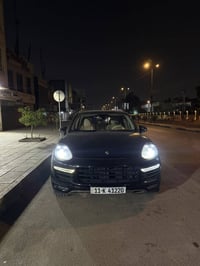 بورش كايان 2016 السياره وارد امريكي  ماشيه 100 الف كيلو فجوج بورش السي...