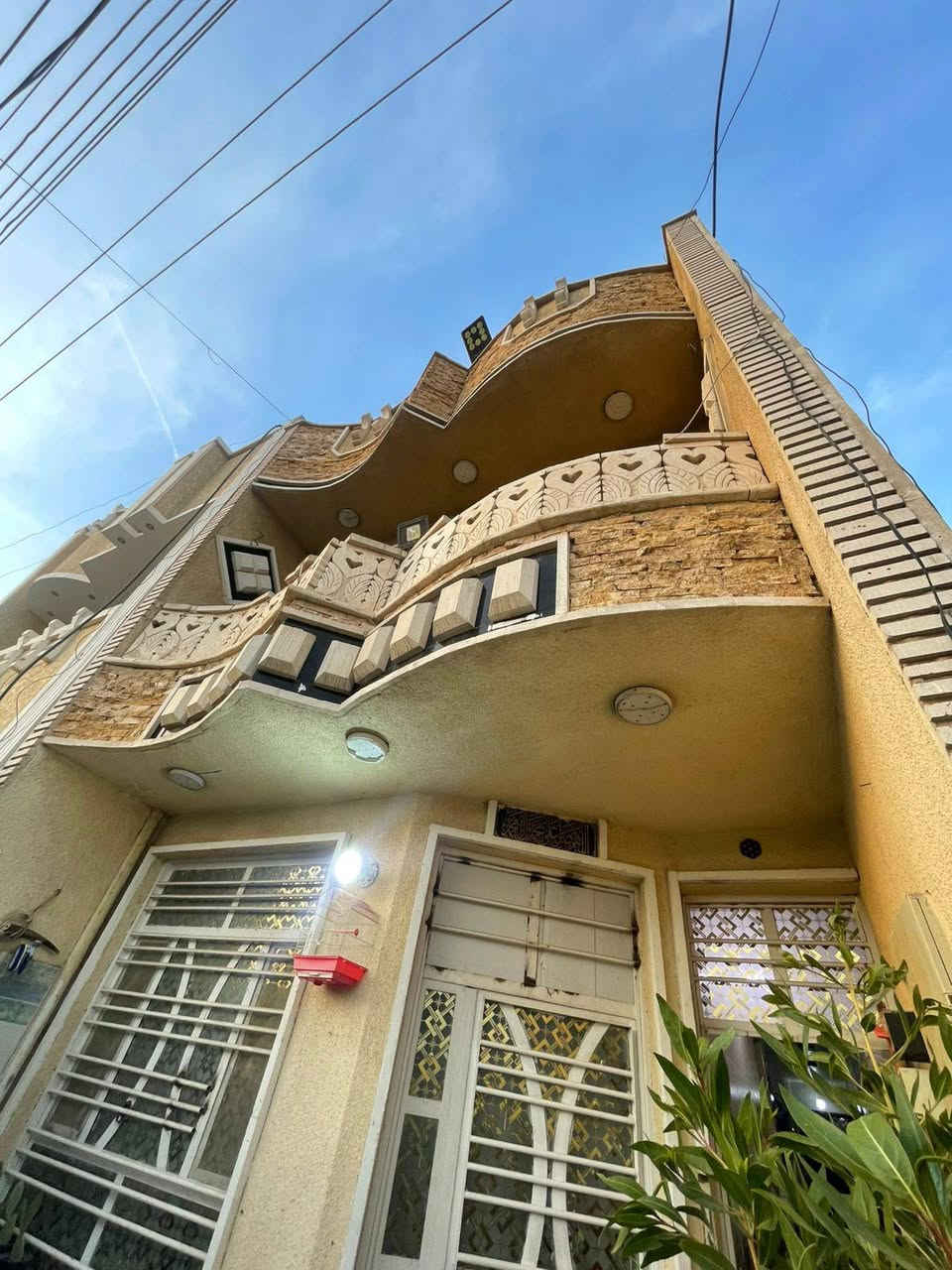 بسم الله الرحمن الرحيم اللهم صل على محمد وآل محمد
بيت 100متر الواجه 5 والنزال 20  البيت طابق ونص منطقة الثعالبه بسبعتالاف قرب شارع عشرين مقابل الخدمات بناء حديث للأستفسار  ***********
