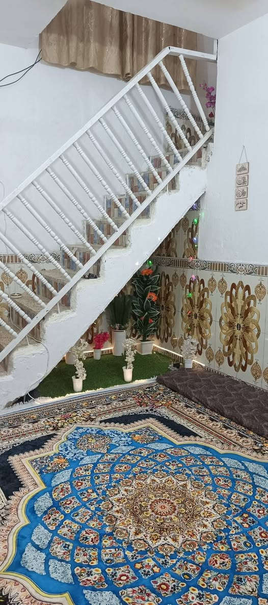 بيت للبيع بنداء 100م طابقين قرب جامع امناء الرحمن باقي تفاصيل على رقم ***********
