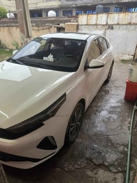 للبيع سيارة كيا 3  موديل ٢٠٢٤  السيارة بغداد رقمها  ماشية ٤ الألف فقط ...