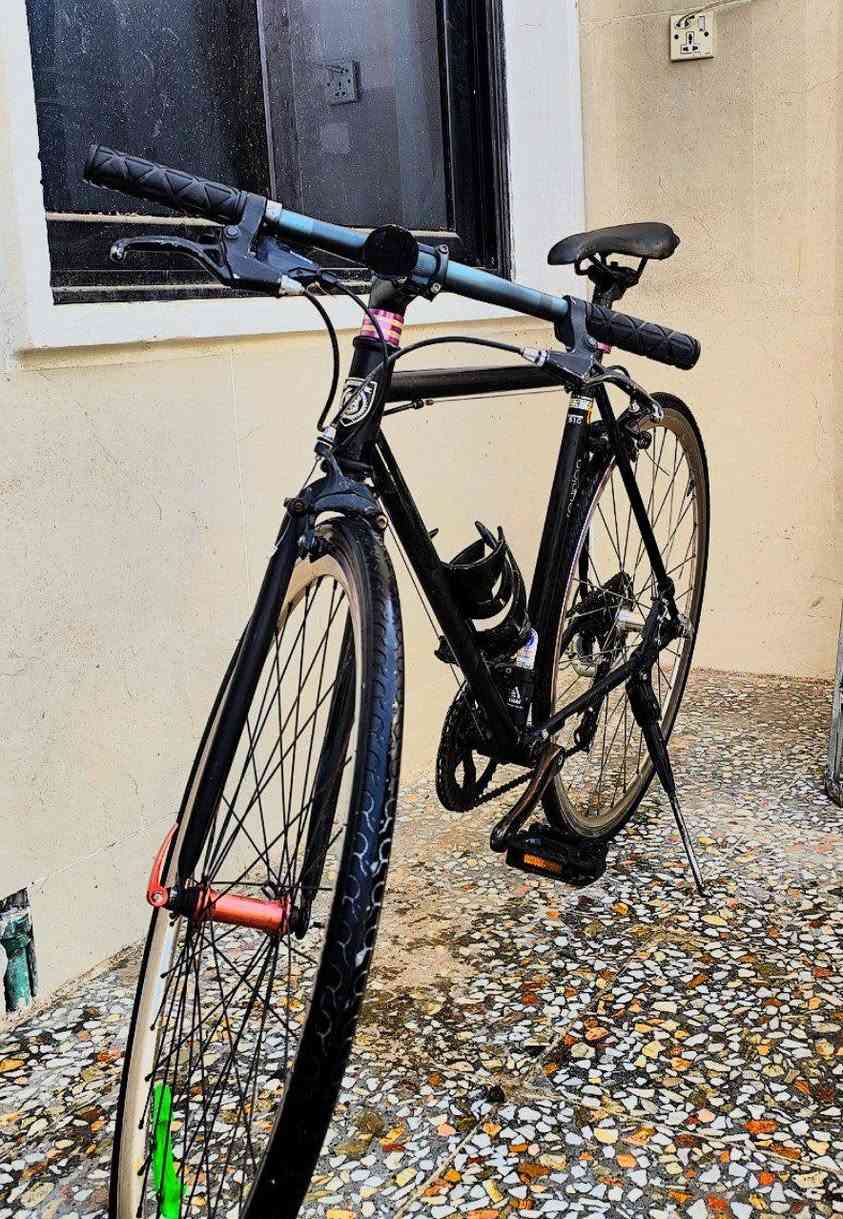 سلام عليكم
بايسكل c700 حجم 26 بالة ياباني 
عليه سستم تبديل نمر شيمانو 1×8
ومكينة شيمانو وبطيخة امامية وخلفية رياضي 
بايدر رياضي خفيف لون تيتانيوم 
مقعد رياضي خفيف 
ستيرن رياضي مثل ما موضح بالصورة 
نظام بريك شيمانو 
السعر 125 وبيه مجال 
مكاني حي الجهاد 
رقم للتواصل *********** موجود خاص ماسنجر
