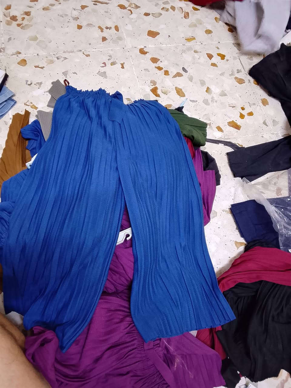 الى اصحاب محلات الالبسة
تصفية محل ملابس شتوية للبيع شلع جملة  كل شئ موضح بالصور القطعة الواحدة 3000 ألاف دينار بدون معاملة
مكاني كركوك حي الزوراء

***********
