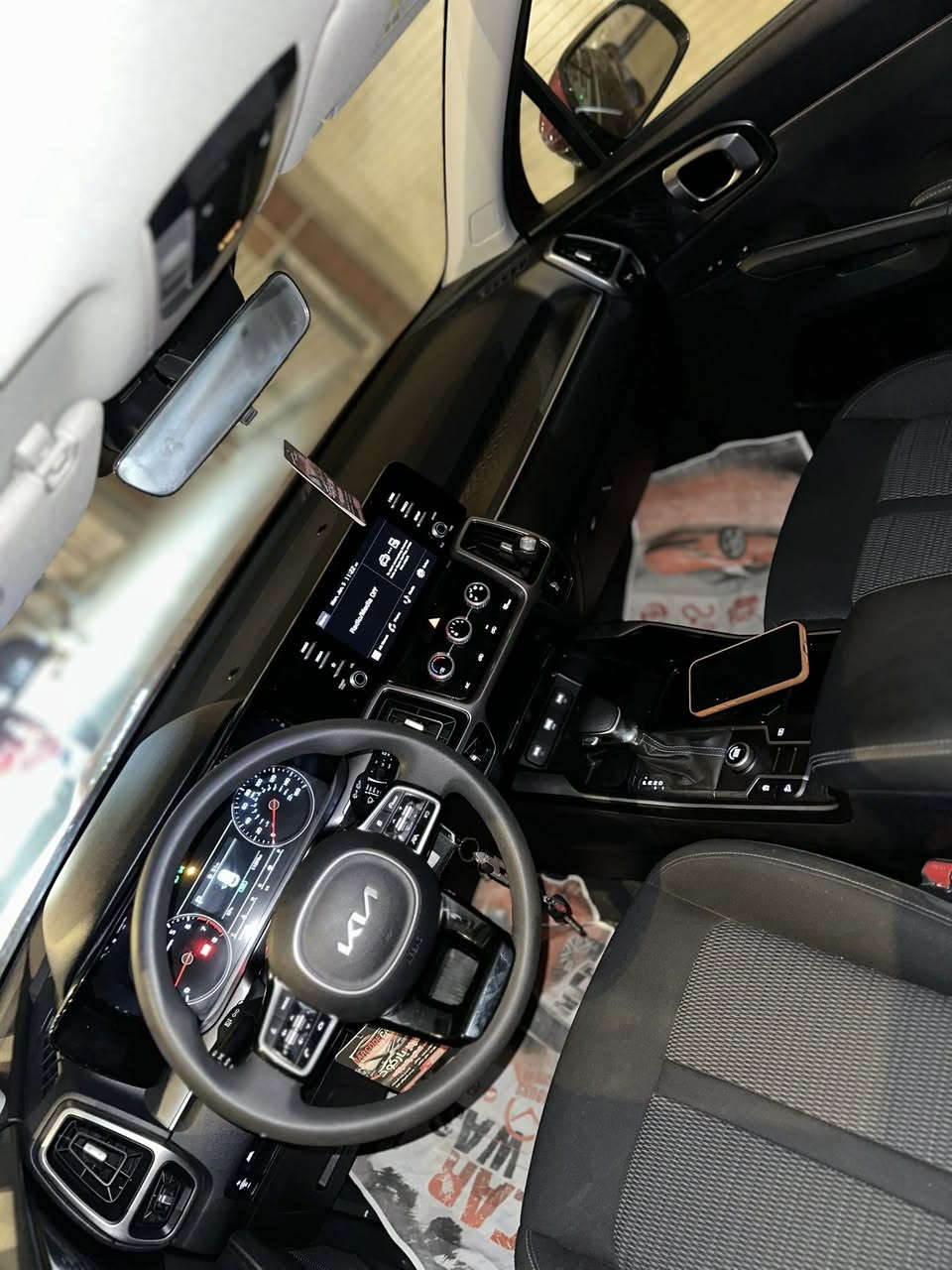 سورنتو 2023امريكي لون ماروني 
حادثه بنيد ودعاميه 
المحرك الأساسي: 2.5 لتر، 4 سلندر، يولد حوالي 194 حصان وعزم دوران 251 نيوتن متر ).🔥
ناقل الحركة: أوتوماتيكي 8 سرعات💥.

وضعيات القيادة: عادي، رياضي، إيكو (Eco). ⚡️
المقاعد: 3 صفوف تتسع لـ 7 ركاب، ⭐️
.: شاشة لمس (8 أو 10.25 بوصة)،.
مرقمه أربيل دخول جديد

 رقم شاصي وحادثه 5XYRG4LC5PG241489

الاستفسار الاتصال ***********
