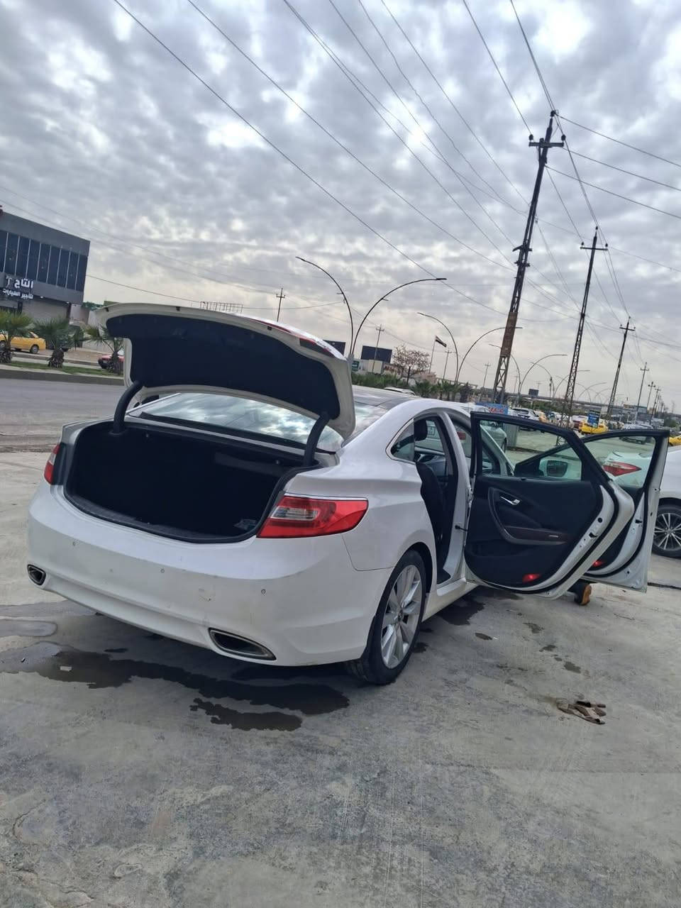 ازيرا خليجي 2015
فول مواصفات  
كشنات جلد كهربائية  تدفئة وتبريد
بانوراما
شاشة
كاميرا خلفية 
اضاءة زينون و LED
 ويل 19
نظام دخول وتشغيل ذكي 
حساسات امامي وخلفي 
تثبيت مسار 
هاند بريك بصمة
اوتوهولد
ماشية: 120 الف كيلو 
بدون ظرر بدون صبغ بدون اي ملاحظة  
كلين كفالة عامة.
 الاستفسار على واتساب  
***********
