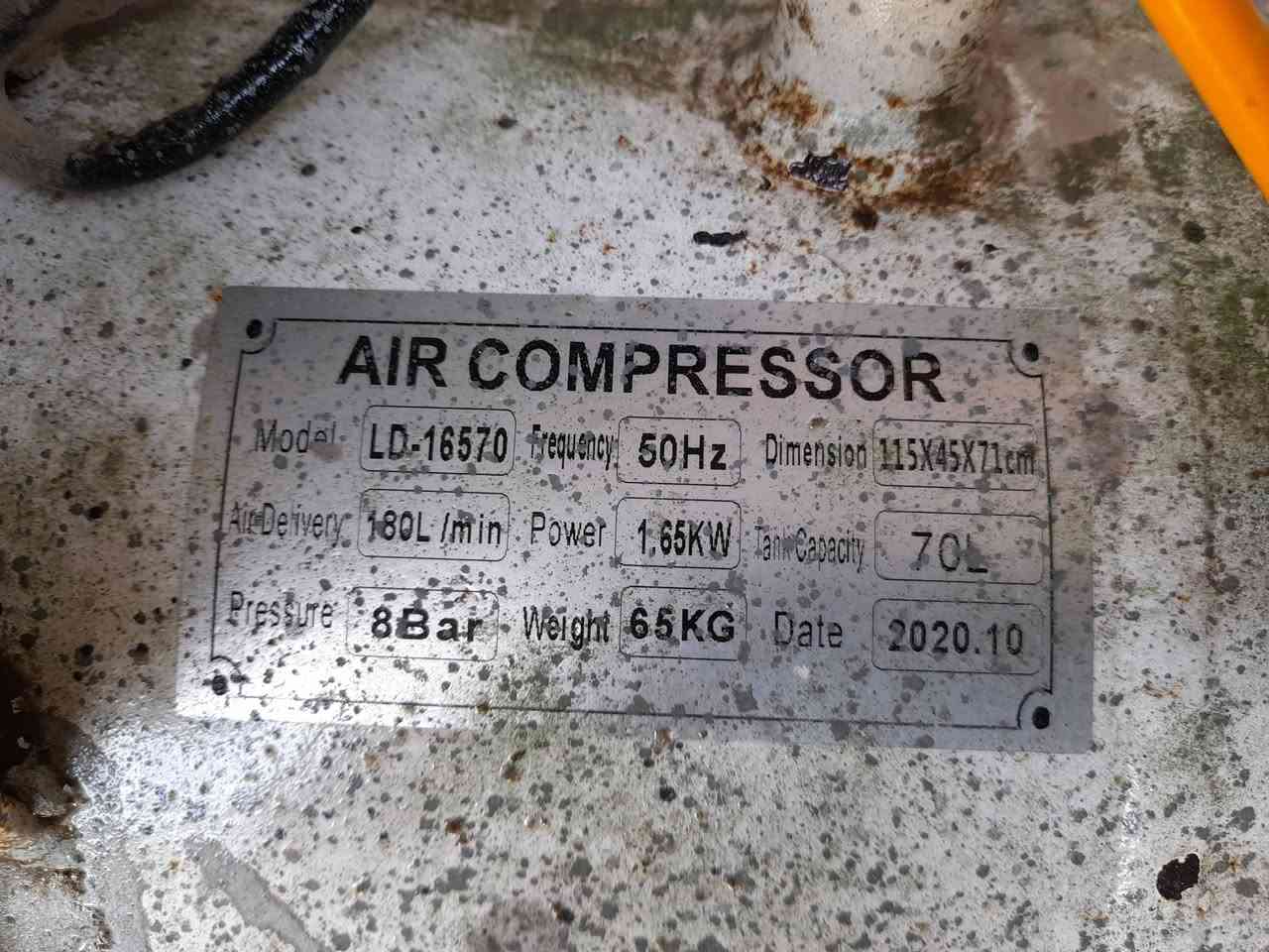 جك ثقيل ٥٠ الف
كمبريسر انجيكو الاصفر ١٠٠ الف شغال ستندر على وضع الشركه 
كمبريسر ٣ بستم سريع جدآ بلترس كاتم بدون صوت  شغال ما داخل تصليح على وضع الشركه ٢٠٠ الف مكاني صلاح الدين قضاء بلد  حي الزهراء ***********
