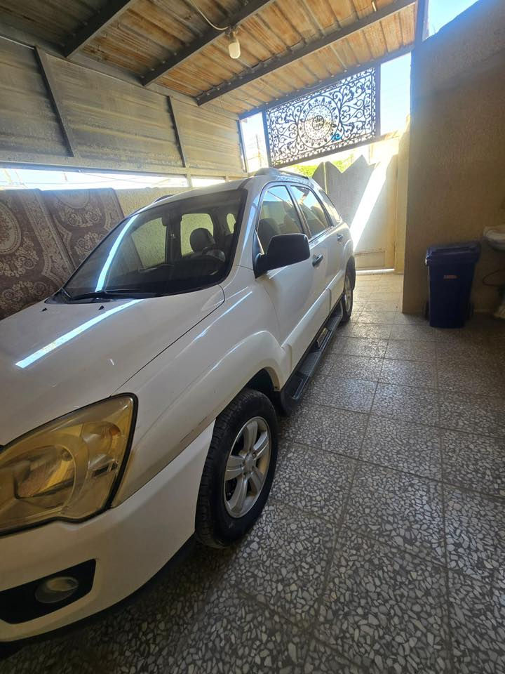 السلام عليكم كيا سبورتج خليجي موديل (٢٠٠٩)مواصفات شاشه فتحه محرك (٢٠٠٠)سياره جاهزه مابيها اي نقص من كلشي صدر خير من الله محرك مكفول كير مكفول عليها منظومه غاز سياره شرط التحويل سياره تجي شوف بعينك احله من الصور بهواي 
مكان السياره بغداد الرشاد فلكه حي النصر رقم صاحب السياره (***********) 
ملاحظه مكلف بالنشر ما أجاوب على الخاص رقم صاحب السياره موجود اتصل وبيك خير ودلل
