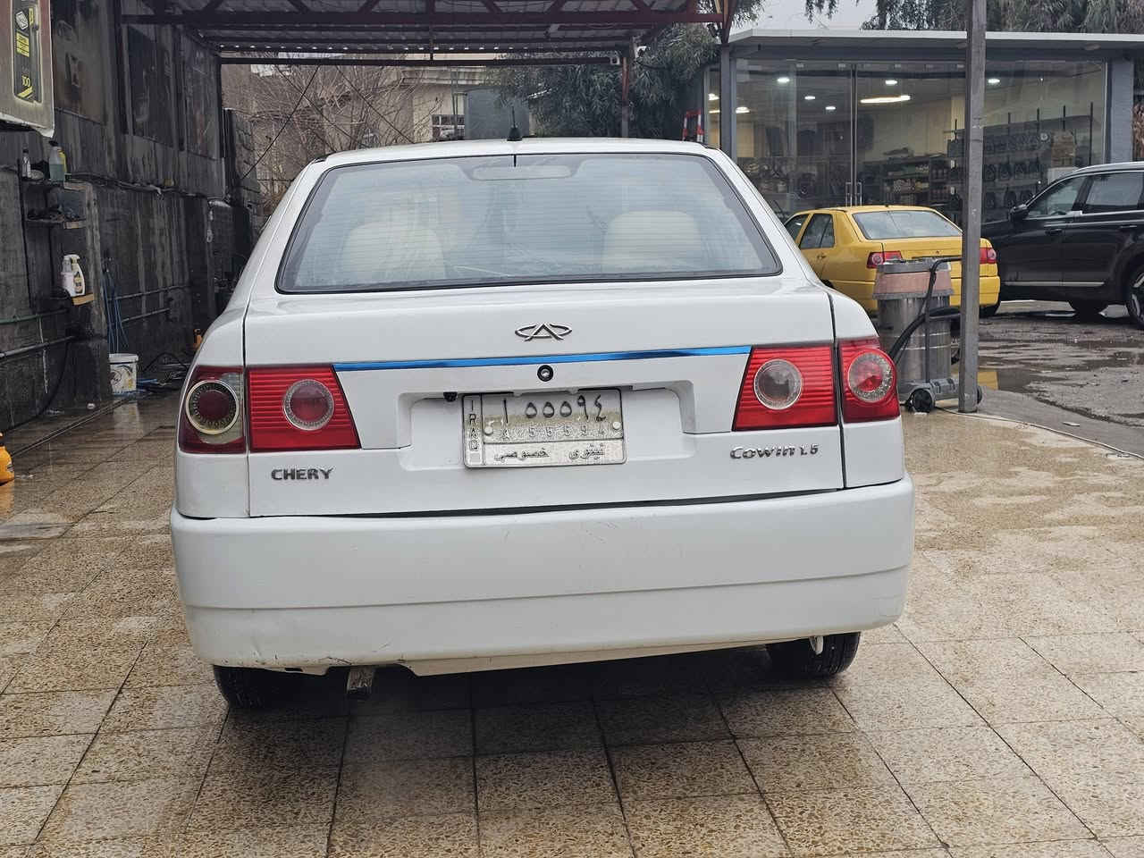 السلام عليكم 
للبيع 
سعر 39
شيري كوين موديل 2012
رقم نينوى الماني 
شرط التحويل 
بيها كوبون بانزين ⛽️
كير عادي 
محرك بي رخاوه 
شاشه وكامره 
جامات كهرب 
مري كهرب 
🚫صبغ جاملغ امامي فقط
وبيها ملاحضات كدام العين 🚫
السياره جاهزه 
العنوان موصل حي المحاربين 
للإستفسار الاتصال 
***********
***********
