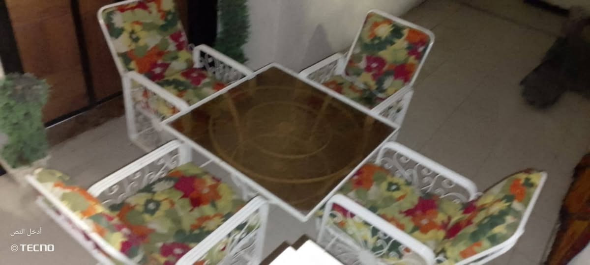 اغراض لبيع بغداد مجمع ريحانه قرب بسمايه *********** ميز الطعام ٨٠٠ الف  كراسي حديقه ٢٠٠ الف لشراي بيهن مجال لغرض السفر
