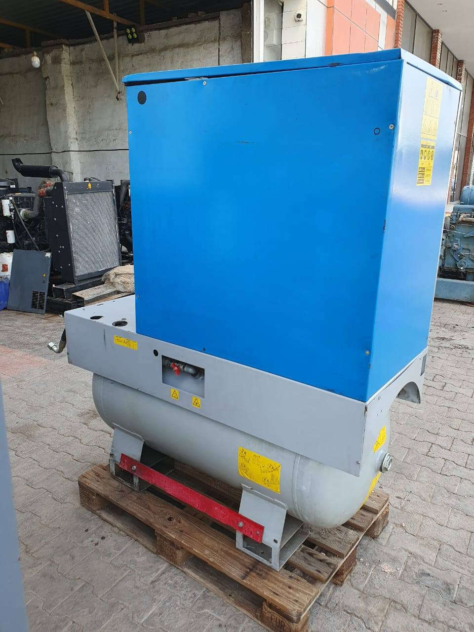 🔧 المنتج: كومبريسر هواء 15 حصان
⚡️ الموديل: MARK MSA11 340 D
⚡موديل 2006 
⚡ضغط 13 بار
⚡حوالي 2.3 متر مكعب / دقيقة

📍 العنوان: حي القادسية – خدمي شارع الصب – مقابل معرض النجف الدولي
📞 للاستفسار: ***********
