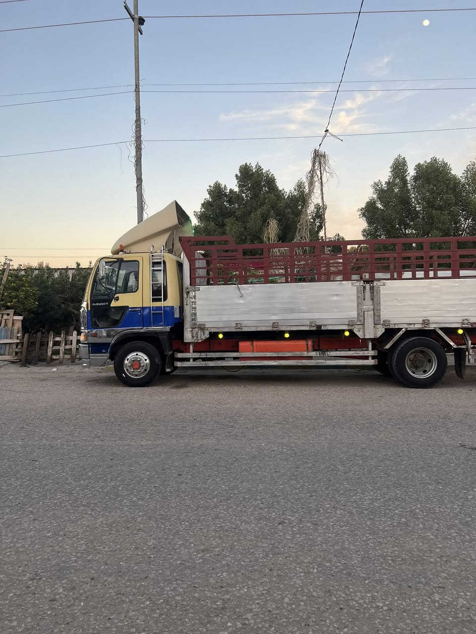 السلام عليكم هينو طيره موديل. 95 اصل سنويه 29 تحويل تتكاتب ويه الشرعي مباشر 6 وربع بلادي مكينه 70 عادي نضيفه وكير وكسن كفاله سياره اي نقص مابيهه قماره نضيفه تخم تاير كرهبايات كلهه شغالله مكاني كربلاء الحسينية السعر.    127 وبيهه مجال سياره رب البلاش وكفاله عامه من كلهن 
    ***********.
