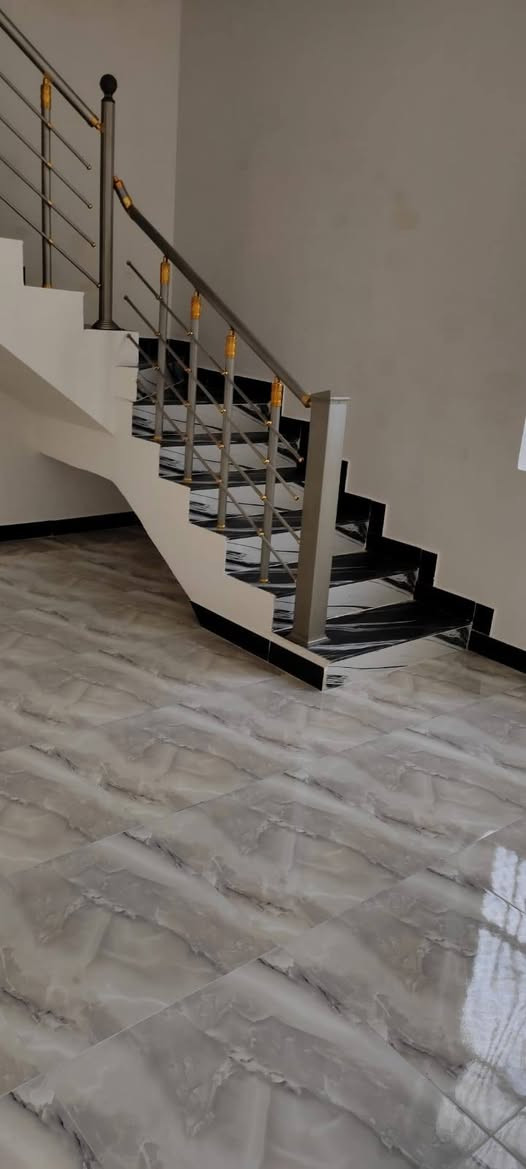 دار سكن للبيع ١٠ ركن وجه ١٠×١٠ البيت جاهز للسكن بناء حديث طابوك كونكريت حي الفداء مقاطعه ٢٢  شارع المدارس قرب المدرسه الصينيه كافة الخدمات تبليط ماء مجاري انتر نت ضوئي السعر ١٠٥ وبيه مجال للشراي للاستفسار الاتصال ***********
