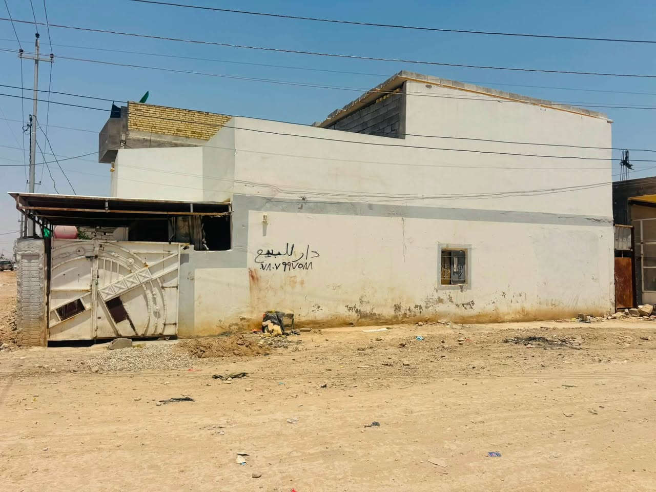 بيت للبيع منطقت حراس شارع الحسينية ركن لاستفسار على رقم ***********
