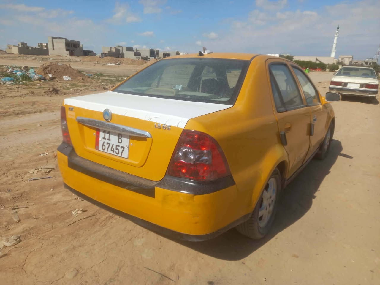 السلام عليكم بيع مستعجل
سيكي تكسي رقم بغداد دولي شرط التحويل مصفره موديل 2012 كير مكينه شرط صدر نضيف تايرات نضيفات كهربائية شغاله السياره جاهزه عليه اخر حبايه برغي ما ناقصه السعر 35 وبيه مجال مكان تكريت 
***********
