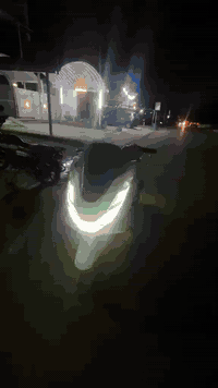 السلام عليكم بي سي اكس كورية جيل الرابع صارلها 3 اشهر نازلة من حمودي السيد الدراجة مكينة مكفولة و بلادية من البرغي للبرغي و الكفرات البلادية بس بيها زلوغ مبينات  بالفديو باليمنة مكان شعب سعرها 16 و بيها مجال
*********** واتس
