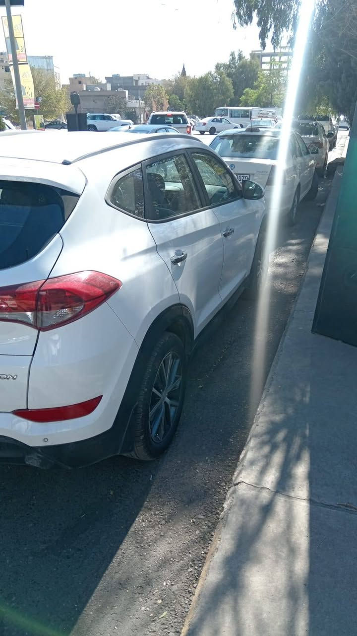 هونداي توسان 2018 خليجي واول منفیس باسمی، گرو ومکین مکفولە، 
ماشية ۷٦ الف كيلو ( ۲ قطعە بیها )
محرك 2000
شرکە سعد
(  فقط بيها صبغ بالجاملغ الخلفي و بابل سندوق )

رقم سلیمانیە / بأسمي
مكانها سلیمانیە / شارع گویژ  یم فندق تاتانیک  ن 
سعر:  165$
رقم صاحب السيارة 
***********
